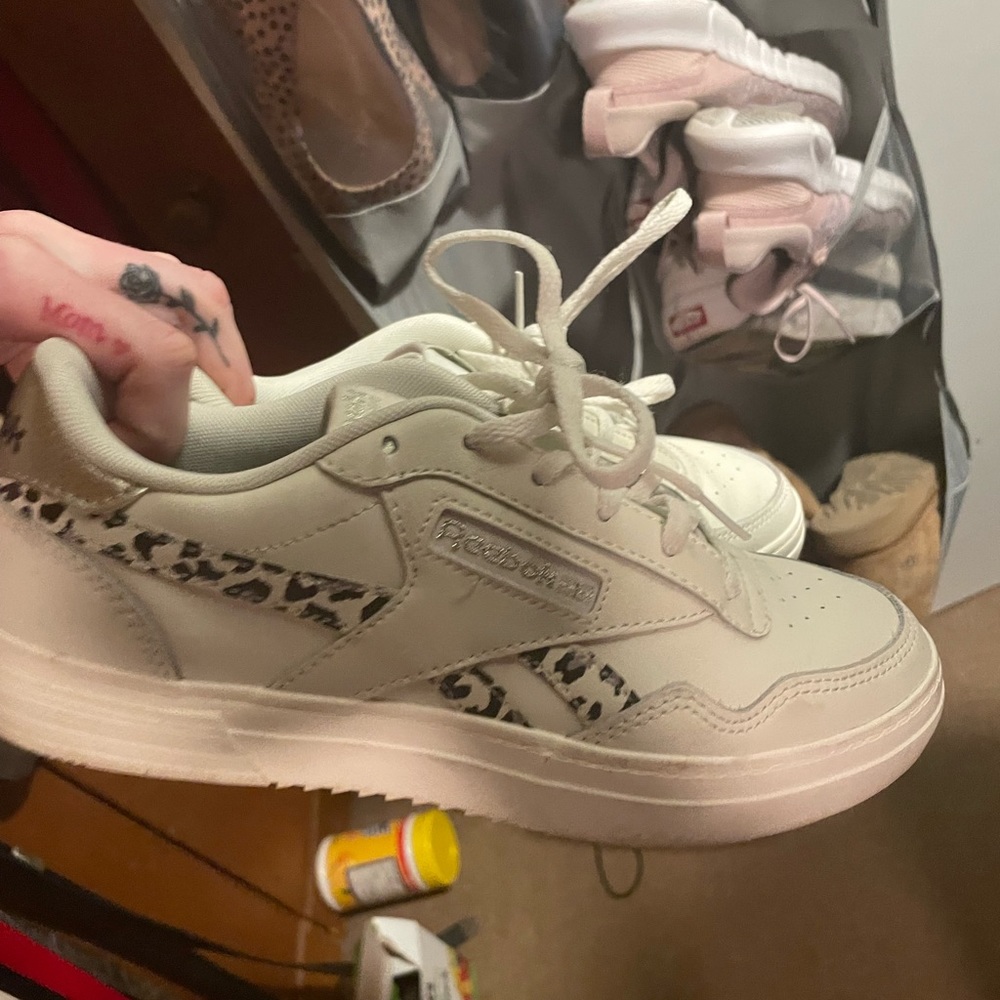 Off white Reebok
